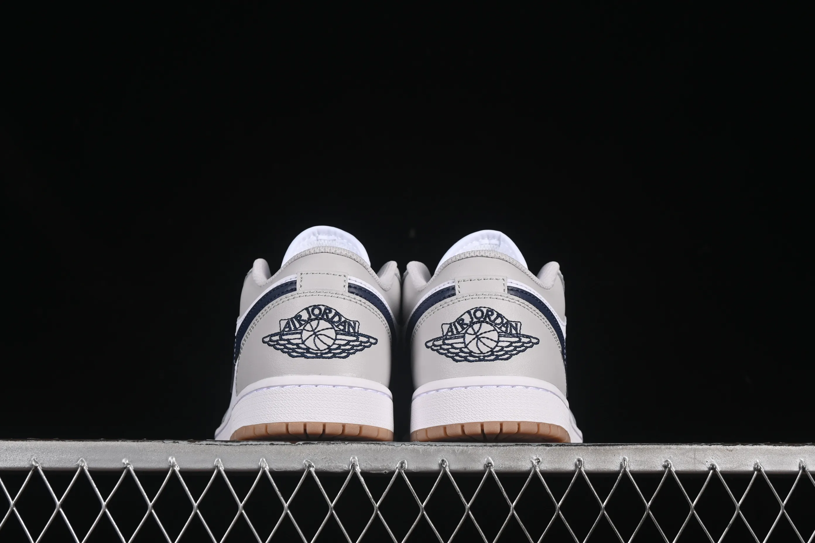 All categories Air Jordan Jordan series basketball shoes Air Jordan 1 Low G version pure original Air Jordan 1 Low AJ1 Joe 1 milk coffee blue hook low-top cultural casual sneakers 553558-146